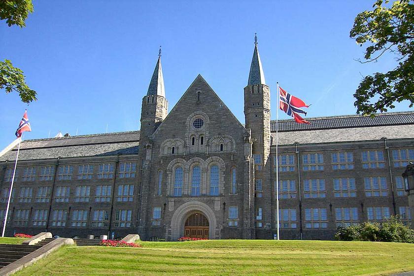 Hauptgebäude der Universität Trondheim in Norwegen
