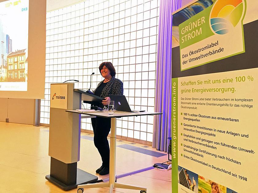 Rosa Hemmers, Vorsitzende des Grüner Strom Label e.V., auf dem Energiewendeforum 2017 in Frankfurt.