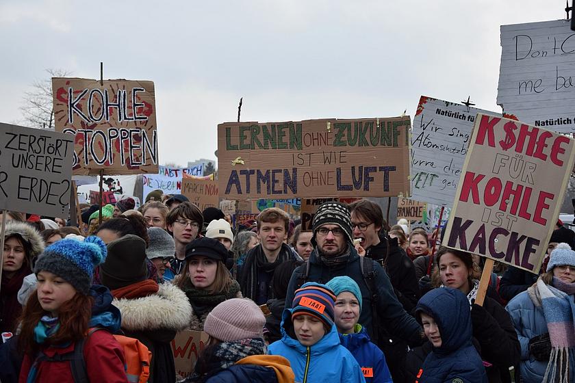 Schüler und Studenten auf einer Fridays-for-Futire-Demonstration vor dem Kanzleramt in Berlin.