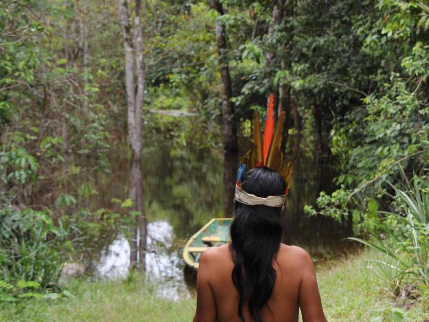 Symbolbild indigene Frau im Amazonasgebiet in Peru