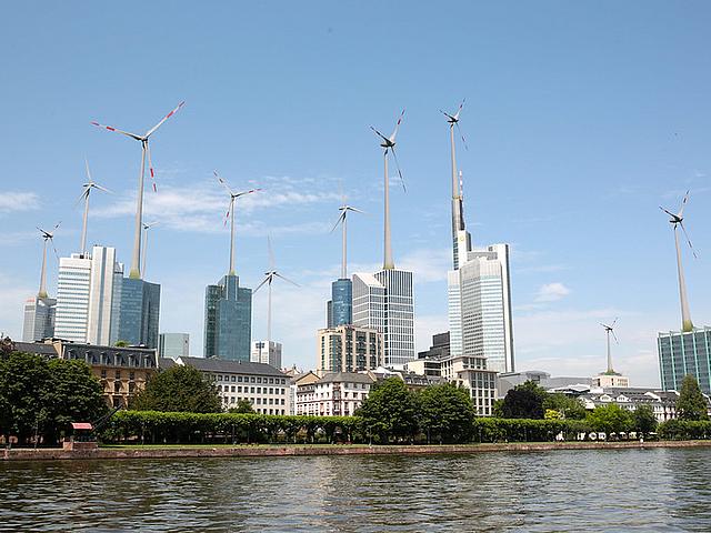 Skyline Banken in Frankfurt mit Windrädern (Fotomontage)