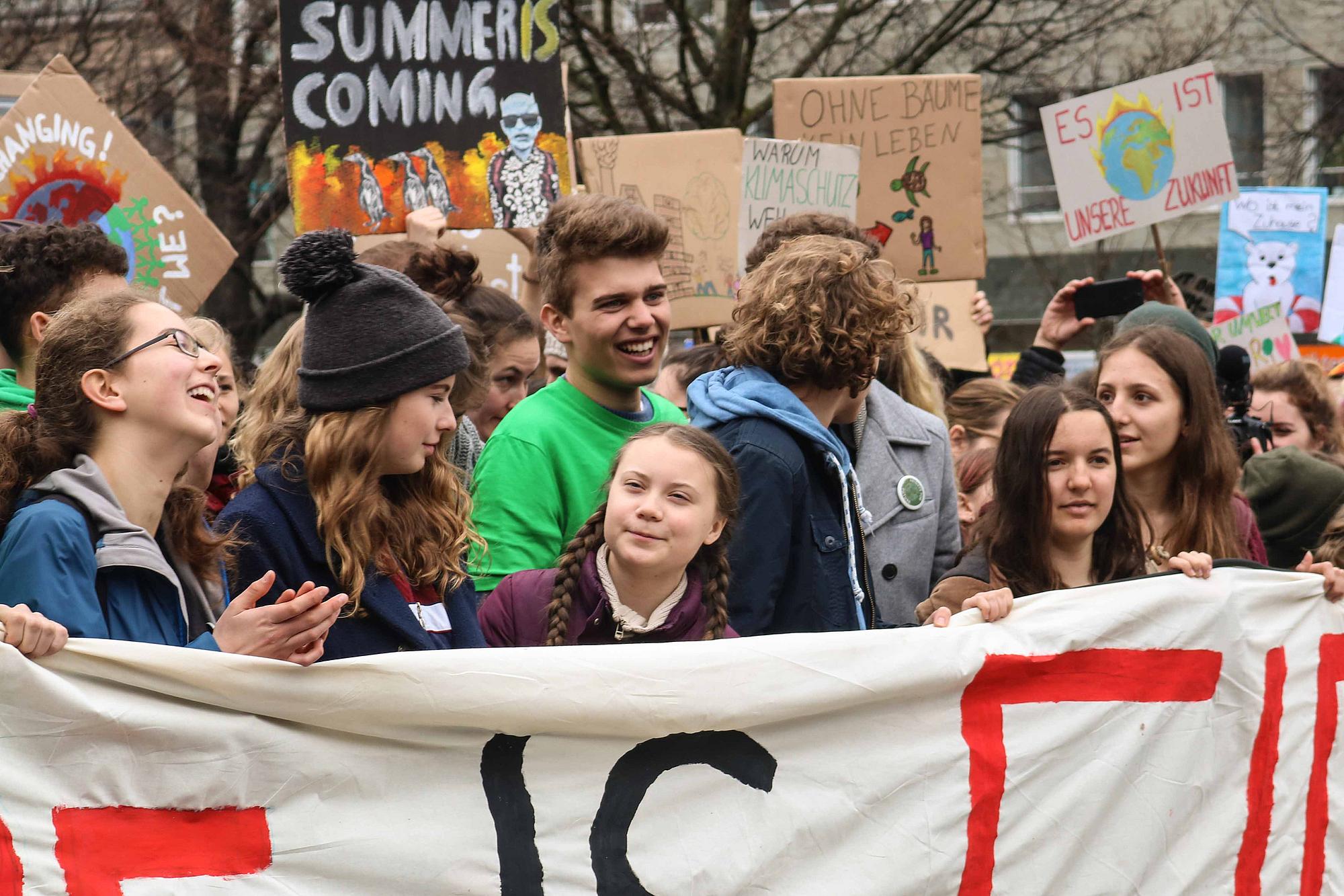Mit ihrem hartnäckigen Sitzstreik für mehr Klimaschutz vor dem schwedischen Parlament hat die 16-jährige Schülerin Greta Thunberg die Bewegung Fridays for Future in Gang gebracht.