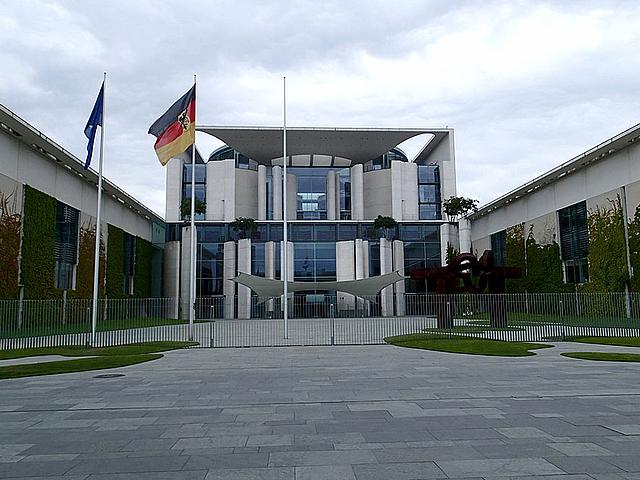 Gut sechs Stunden dauerten die Verhandlungen zwischen Bundesregierung und den Ministerpräsidenten der Bundesländer am Dienstagabend im Kanzleramt. (Foto: Klaas Brumann, flickr.com, Public Domain)
