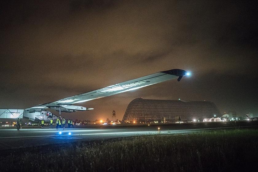 Nach rund 1.200 Kilometern und 16 Flugstunden ist das Schweizer Leichtflugzeug Solar Impulse 2 sicher in Phoenix gelandet. (Foto: © Solar Impulse | Revillard | Rezo.ch )
