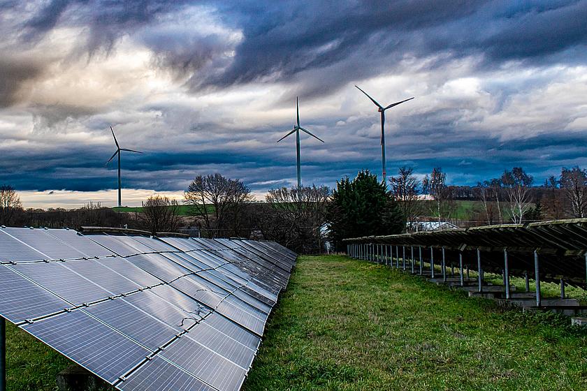 Hybridkraftwerk aus Sonne und Wind
