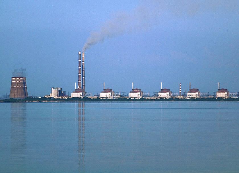 Das Atomkraftwerk Saporoschje  am Dnepr im Südosten der Ukraine ist mit seinen sechs Reaktorblöcken das größte Kernkraftwerk Europas. (Foto: Ralf1969, wikimedia.commons, CC BY-SA 3.0)