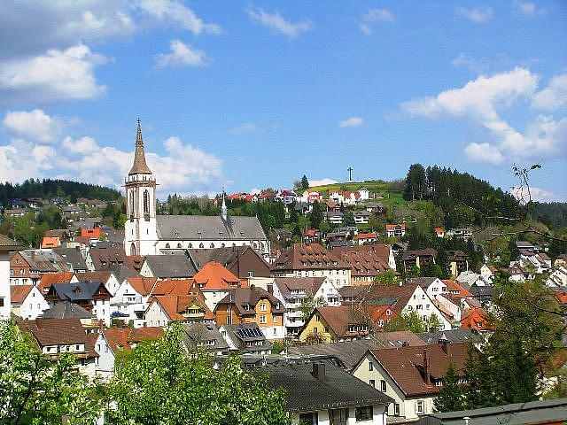 Titisee-Neustadt: Die kleine Stadt im Schwarzwald kämpft um ihr Recht auf kommunale Selbstverwaltung. (Foto: © Flominator / wikimedia.commons CC BY 3.0)