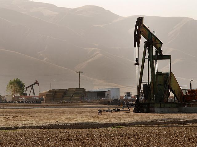 Die OPEC hat sich nach langjährigen Verhandlungen auf eine Begrenzung der Fördermengen von Erdöl geeinigt. Der Ölpreis reagierte sofort mit einem rasanten Anstieg. (Foto: <a href=" https://www.flickr.com/photos/98640399@N08/9236799688/" target="_blank