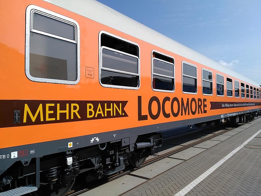 Das alternative Bahnunternehmen Locomore bedient ab dem 14.12.2016 täglich die Strecke von Stuttgart über Frankfurt und Hannover nach Berlin. Angetrieben wird der Crowdfunding-finanzierte Locomore-Zug durch zertifizierten Ökostrom der NATURSTROM AG. (F