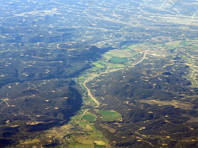 Erdgas-, Erdöl- und Fracking-Gas-Förderanlagen in der Four Corners Region zwischen den US-Bundesstaaten Utah, Colorado, New Mexico und Arizona. (Foto: Doc Searls, CC BY-SA 2.0, https://www.flickr.com/photos/docsearls/2780883584/)