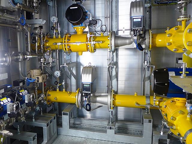 Anlage, die Wasserstoff in das bestehende Gasnetz einspeist, unter Einhaltung der Gasnetz-Kennwerte/Grenzwerte. (Foto. © Fraunhofer ISE)
