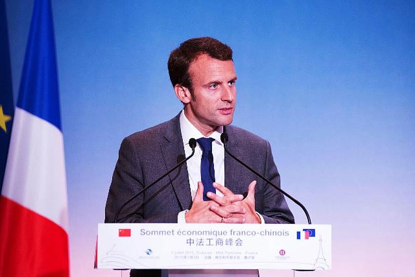 Emmanuel Macron auf dem französisch-chinesischen Wirtschaftsgipfel 2015 in Toulouse. Die Handelsbeziehungen zwischen Frankreich und China liefen in den letzten Jahren eher schleppend, der französische Präsident Macron will das nun ändern – und setzt dabei auch auf Atomkraft. (Foto: <a href="https://da.wikipedia.org/wiki/Emmanuel_Macron#/media/File:Sommet_%C3%A9co_franco-chinois-1960.jpg" target="_blank"> Pablo Tupin-Noriega - Eget arbejde </a>, <a href="https://creativecommons.org/licenses/by-sa/4.0/" target="_blank"> CC BY-SA 4.0</a>)