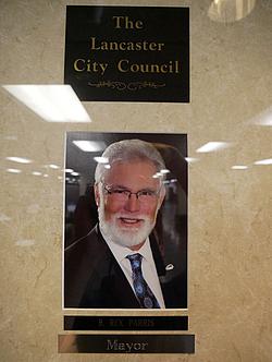 Portrait von Rex Parris, Bürgermeister von Lancaster, Kalifornien
