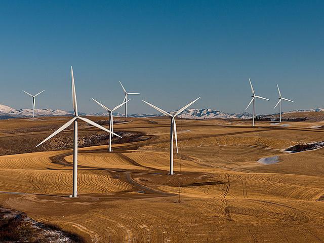 Weltweit legten die Investitionen in Erneuerbare Energien erneut um fünf Prozent zu, besonders in Schwellen- und Entwicklungsländern wurde mehr investiert. (Foto: ENERGY.GOV, public domain, https://commons.wikimedia.org/wiki/File:Power_County_Wind_Farm_