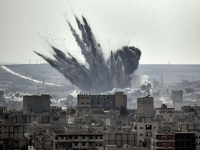 Bombeneinschlag in Kobane.