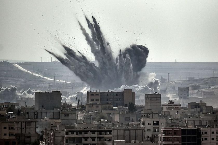 Bombeneinschlag in Kobane.