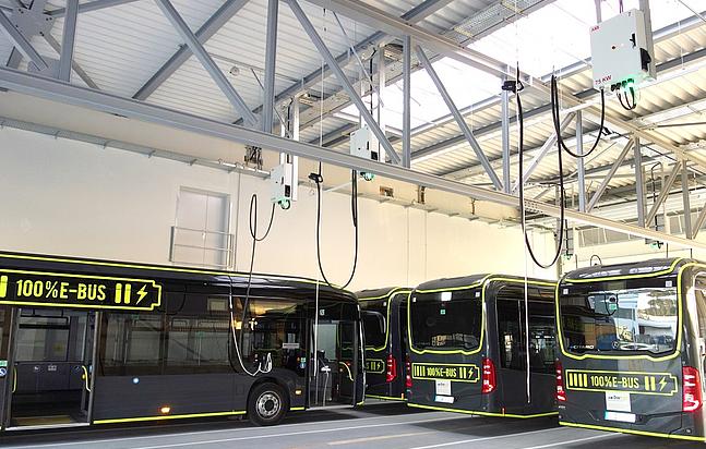 Der neue Betriebshof der Reutlinger Stadtverkehrsgesellschaft (RSV) bietet Platz für 20 Elektrobusse, die dort auch geladen werden. 