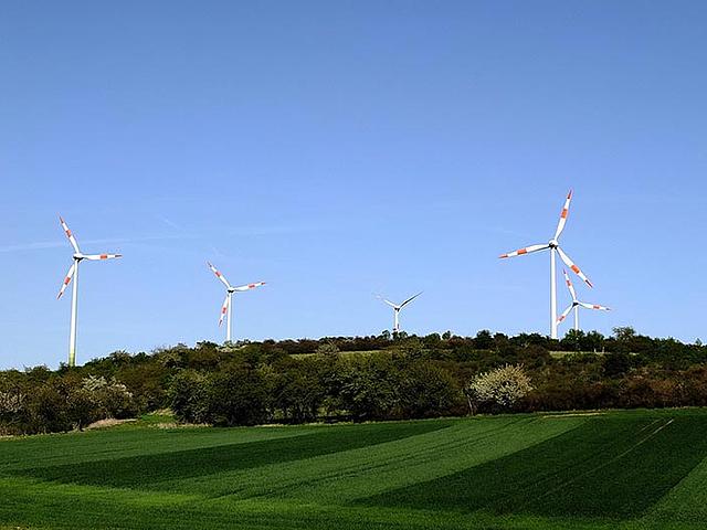 Mit dem Siegel „Faire Windenergie Thüringen“ und dem Slogan „Wind gewinnt!“ will Thüringen den Ausbau von Windenergieanlagen und die Bürgerenergie stärken. (Foto: Acid Pix, CC BY 2.0, https://www.flickr.com/photos/acidpix/6979367778/sizes/o/)