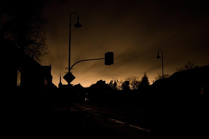 So dunkel sieht es in Deutschland tatsächlich nur ziemlich selten aus. Mit nur 0,29 Ausfällen pro Jahr waren die deutschen Stromkunden durchschnittlich äußerst selten von einer Versorgungsunterbrechung betroffen. (Foto: <a href="https://www.flickr.com