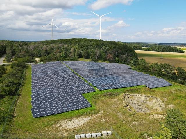 Solarpark und Windenergieanlagen in Ramsthal