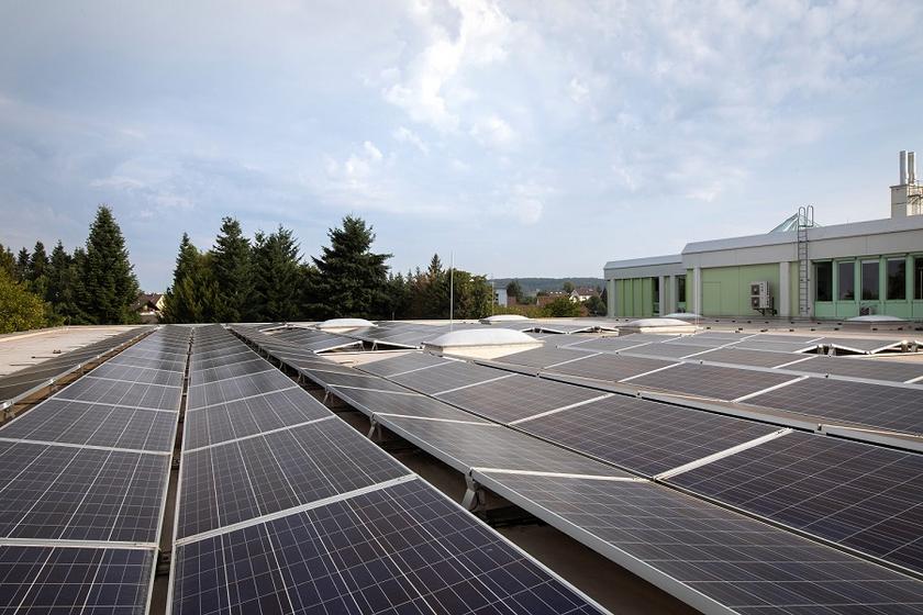 Photovoltaikanlage auf einem Gewerbedach