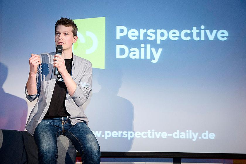 Ende Januar stellten die drei Macher von Perspective Daily ihr Konzept in Berlin vor und diskutierten mit prominenten Unterstützern und Interessierten über guten Journalismus. (Foto: Friederike Kalz)