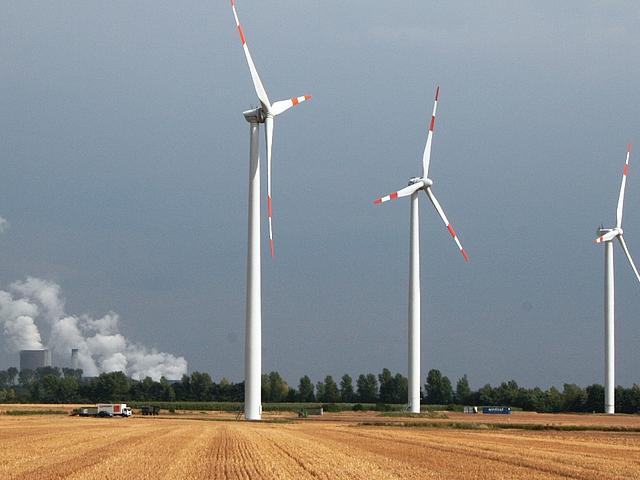 Wenn Deutschland so weitermacht wird es seine Klimaziele 2020 verfehlen. Umweltverbände und Bürger fordern daher:  Endlich weg von der Kohleverstromung, weiter hin zu Erneuerbaren Energien wie Wind und Solar. (Foto: Nicole Allé)