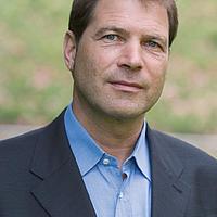 Dr. Axel Berg ist Vorsitzender des Vorstands der deutschen Sektion von EUROSOLAR.