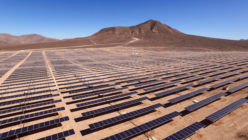 Großer Solarpark im Wüstengebiet