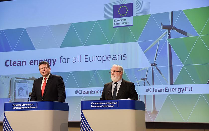 Am Mittwoch stellten Maroš Šefčovič , Vizepräsident der EU-Kommission, und Energie- und Klimakommissar Miguel Arias Cañete das sogenannte Winterpaket mit dem Namen „Clean energy for all Europeans“ in Brüssel vor. (Foto: © European Union, 2016 