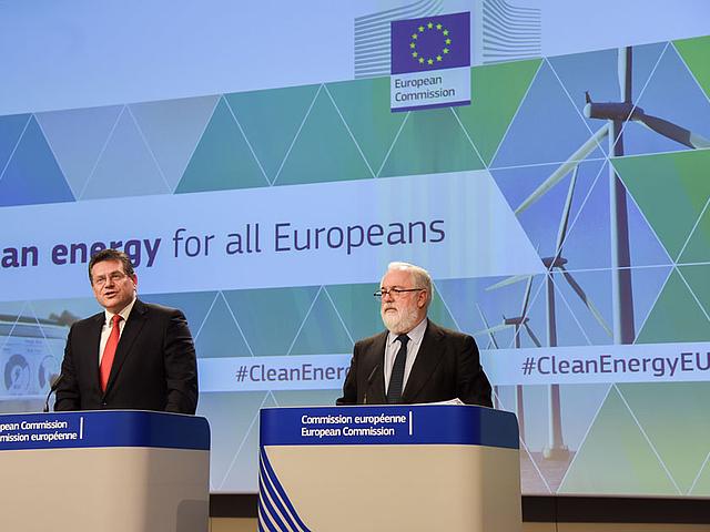 Am Mittwoch stellten Maroš Šefčovič , Vizepräsident der EU-Kommission, und Energie- und Klimakommissar Miguel Arias Cañete das sogenannte Winterpaket mit dem Namen „Clean energy for all Europeans“ in Brüssel vor. (Foto: © European Union, 2016 