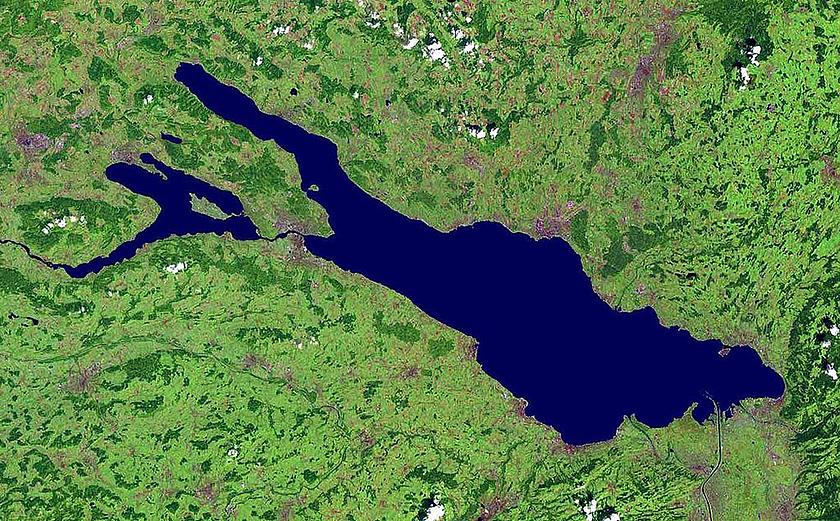 Der Bodensee ist internationaler Trinkwasserspeicher für gut 4,5 Mio. Menschen, doch bietet auch ein enormes Potenzial für die thermische Nutzung (Foto: NASA/Wikipedia Commons)