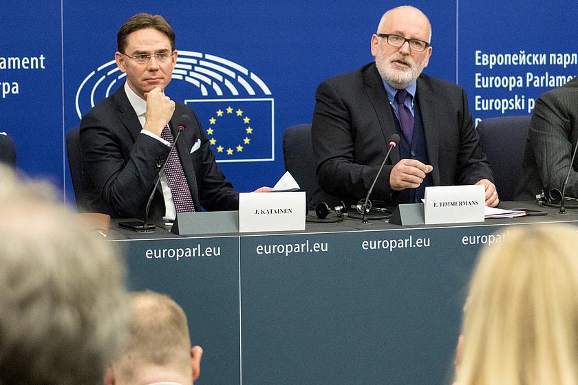 Die beiden EU-Kommissare und Vizepräsidenten der EU-Kommission Jyrki Katainen und Frans Timmermans stellten am Dienstag in Straßburg die neue EU-Plastikstrategie vor. (Foto: © European Union / Elyxandro Cegarra)