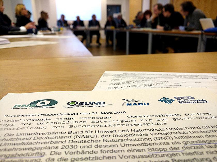 Am Donnerstag legten die Umweltverbände ihre gemeinsame Kritik am Entwurf des Bundesverkehrswegeplans von Verkehrsminister Alexander Dobrindt in Berlin vor. (Foto: Clemens Weiß, CC BY-NC-SA 4.0)