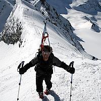 Josef Essl ist nicht nur Geschäftsführer der CIPRA Österreich, sondern ebenfalls Leiter des Alpenkonventionsbüros. Auf den Pisten ist er schon lange nicht mehr unterwegs – aus Überzeugung ist Josef Essl ein reiner Skitourengeher. (Foto: © W. Gutmann)