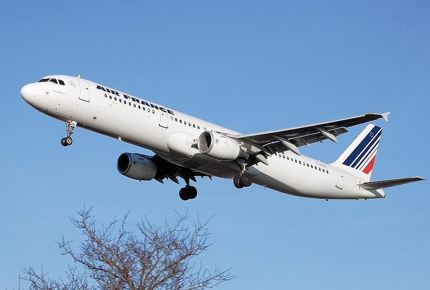 Flugzeug der Air France im Startflug
