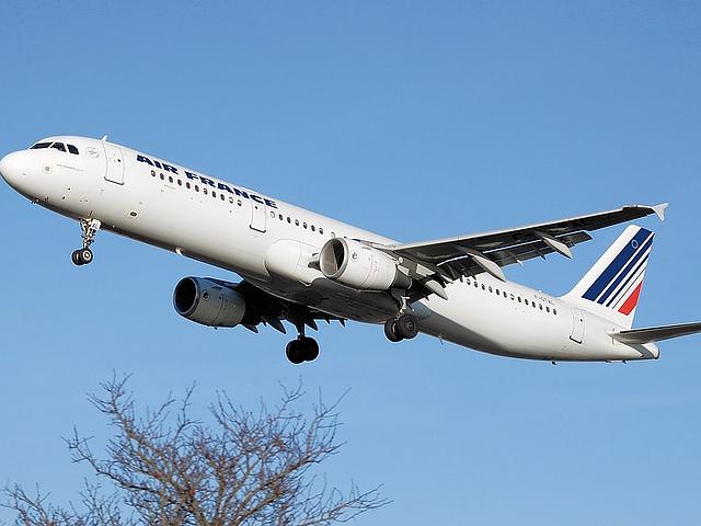 Flugzeug der Air France im Startflug