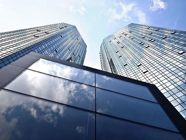 Stromfresser Bürohochhäuser: Das vor einigen Jahren renovierte Gebäude der Deutschen Bank Konzernzentrale in Frankfurt ist nach dem amerikanischen Standard LEED Platin für bestehende Gebäude sowie nach dem deutschen Gütesiegel der DGNB zertifiziert.