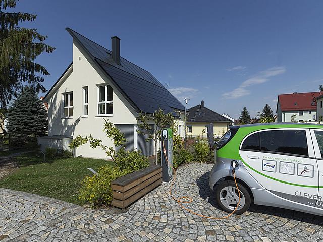 Energieautarkes Solarhaus von Prof. Timo Leukefeld im sächsischen Freiberg mit Solarstromtankstelle. (Foto: Michael Bader)