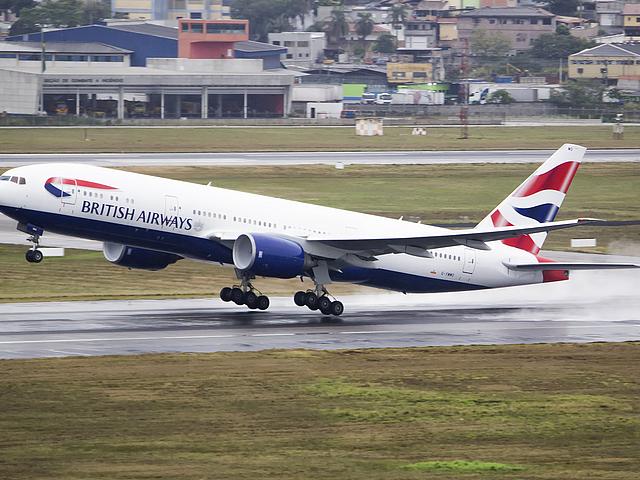 Ein startendes Flugzeug der British Airways.