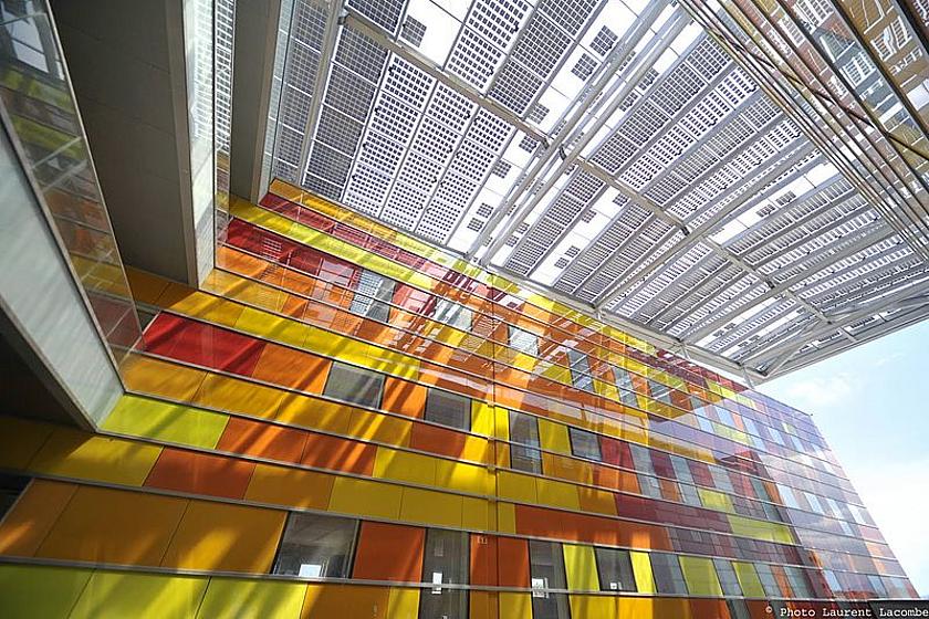 Solardach des TGV-Bahnhofs in Perpignan, Frankreich