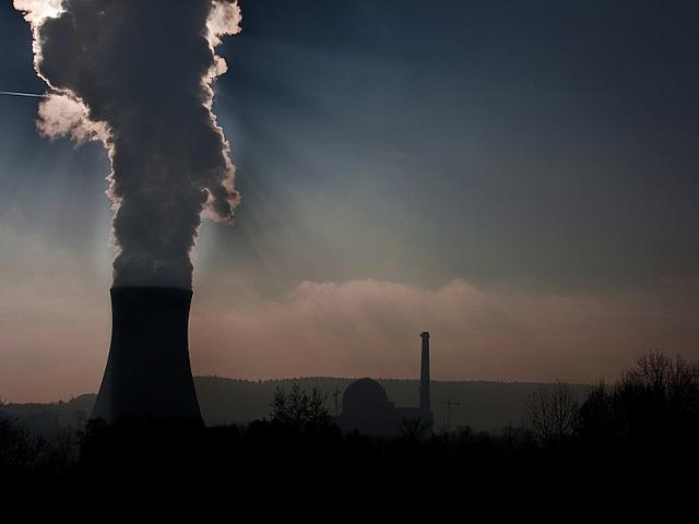 Der Bau neuer Atomkraftwerke kostet sehr viel Geld und ist vielerorts umstritten. Großbritannien plant, sehr hohe Fördertarife für Atomstrom einzuführen. (Bild: © Axel Hoffmann  / pixelio.de)