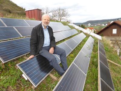 Hans-Josef Fell auf seinem Solardach