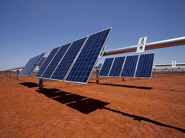 Der Solarpark hat eine Leistung von 10,6 Megawatt (MW) und liefert zusammen mit einem 6 MW-Batteriespeicher seit Ende Mai Strom für das australische Bergwerk DeGrussa. (Foto: © juwi AG)