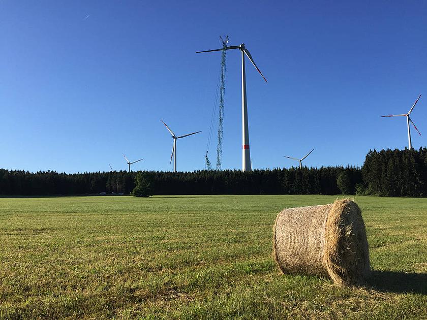 NATURSTROM hat für das laufende Jahr die erste Windenergieanlage mit 2,3 MW Leistung in der Gemeinde Berg in Oberfranken in Betrieb genommen. (Bild: © NATURSTROM AG)