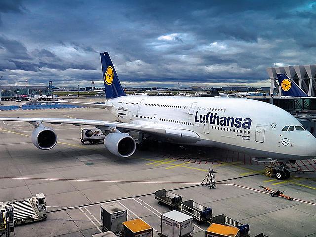 Der Lufthansa-Konzern stieß 2018 fast 13 Prozent mehr Treibhausgase aus als noch ein Jahr zuvor. 