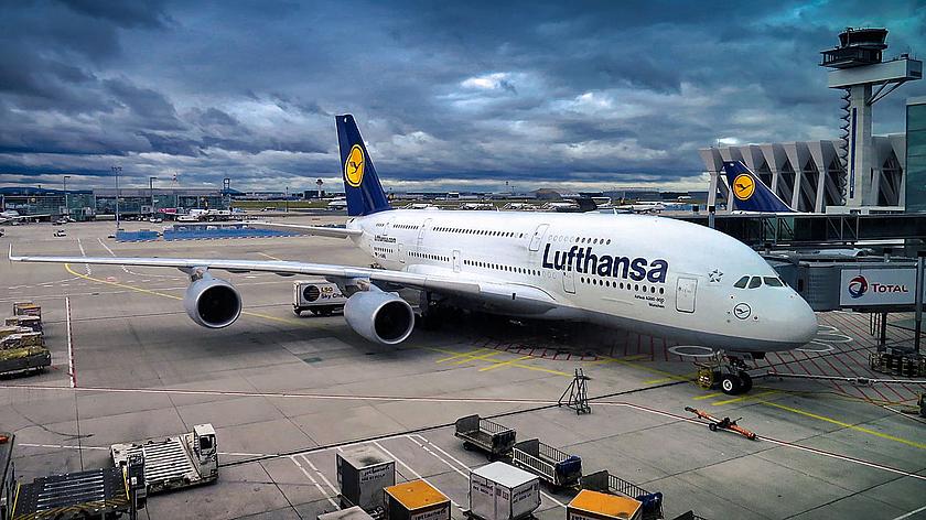 Der Lufthansa-Konzern stieß 2018 fast 13 Prozent mehr Treibhausgase aus als noch ein Jahr zuvor. 