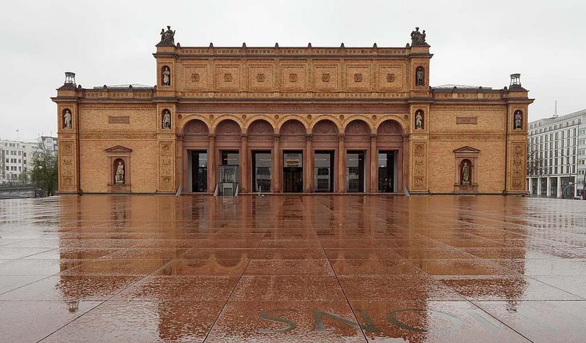Außenansicht Hamburger Kunsthalle bei Regen
