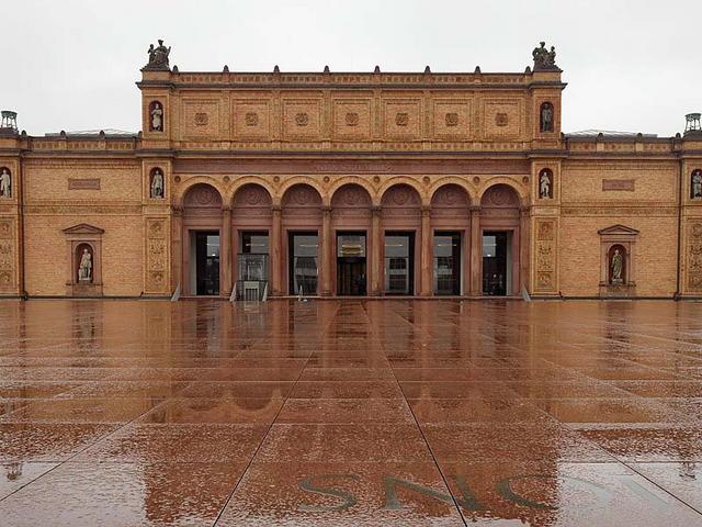 Außenansicht Hamburger Kunsthalle bei Regen