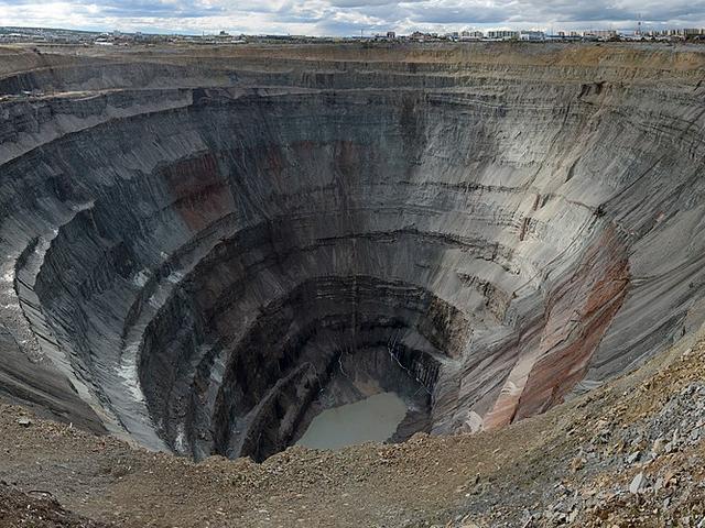 Die Mir-Miene – eine frühere Diamantenmine – in Mirny, Jakutien (Ost-Sibirien), Russland